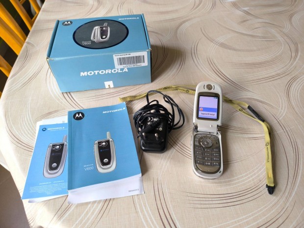 Motorola V600 telefon sszecsukhat kinyithat mobil