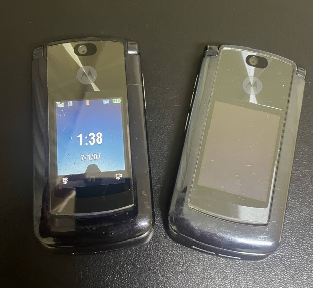Motorola v8 s v9 fggetlenek egytt 