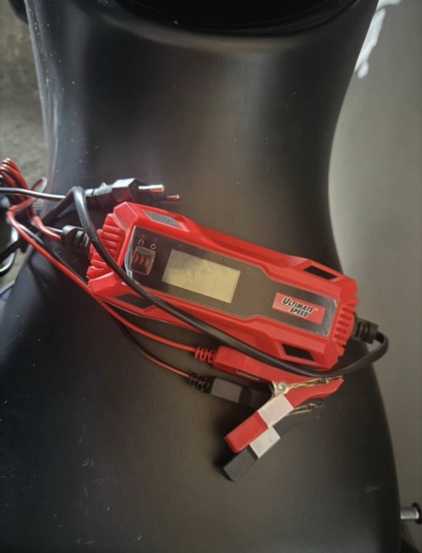 Motoros akksi t�lt�