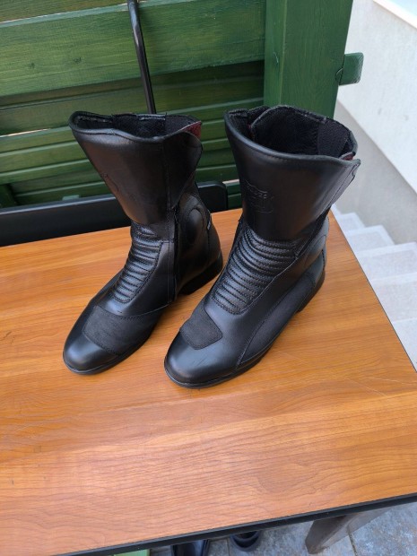 Motoros brcsizma 42