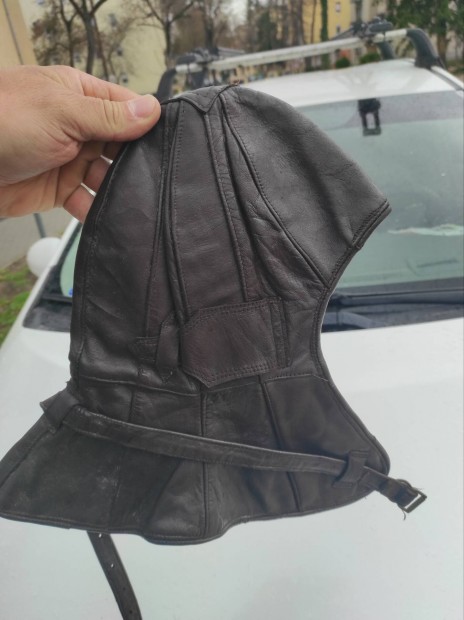 Motoros b�rsapka r�gi