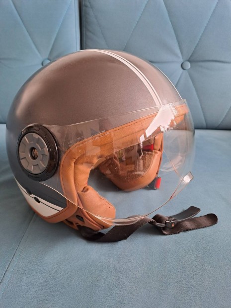 Motoros buksisak, Demi Jet Helmo Miln, L- es