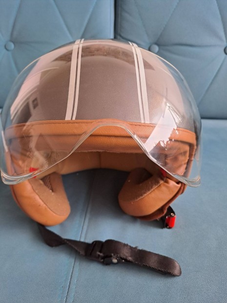 Motoros buk�sisak, Demi Jet Helmo Mil�n�, L es 