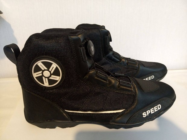 Motoros cip� boa f�z�ssel