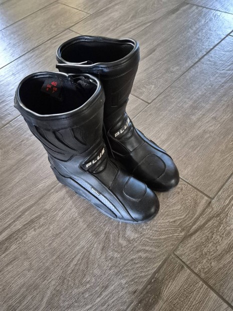 Motoros csizma 40-es 