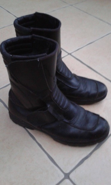 Motoros csizma 41-s eladó