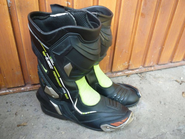 Motoros csizsma 43