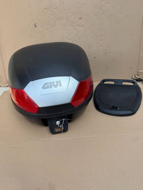 Motoros doboz sisaktart� t�ra doboz Givi