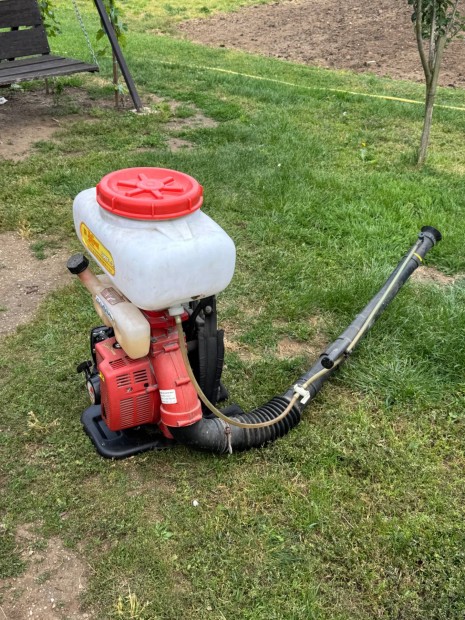Motoros hátipermetező