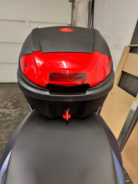 Motoros h�ts� doboz