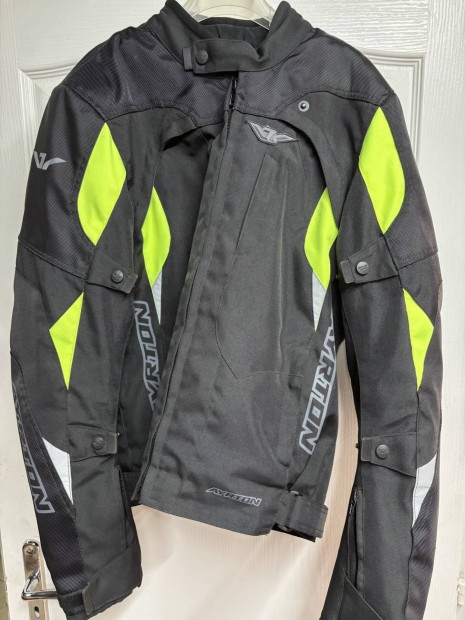 Motoros kab�t Ayrton 