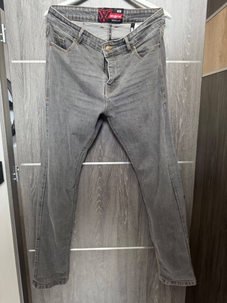 Motoros nadrg Sixgear protektorokkal