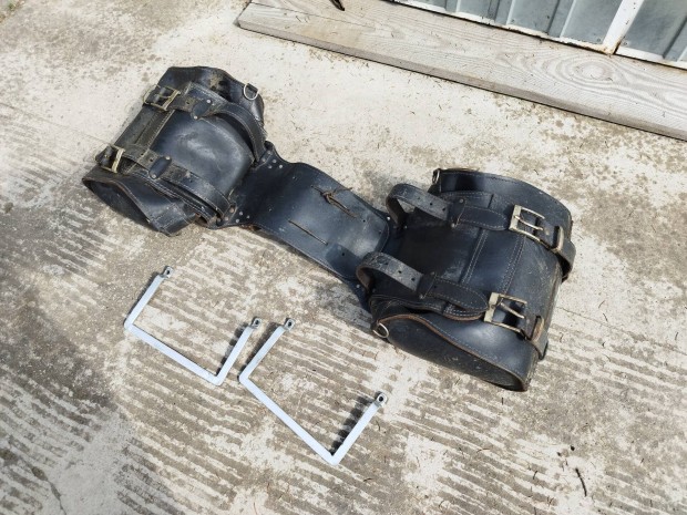 Motoros oldalt�ska. B�r