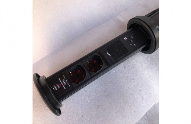 Motoros rejtett elosztó beépíthető 2 x 250 V + 2 x USB Olasz aljzattal