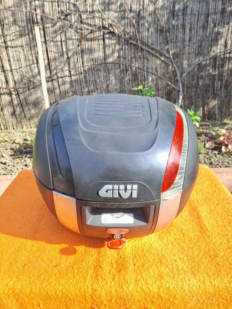 Motoros robog� t�radoboz elad� 4 db!