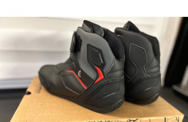 Motoros ruhzat s kiegszt