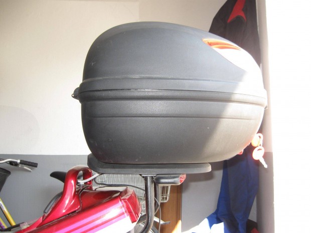 Motoros sisaktart� doboz