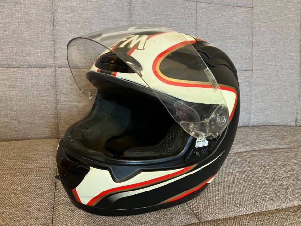 Motoros zárt bukósisak