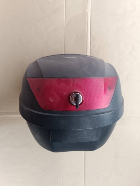 Motorra szerelhet� univerz�lis h�ts� doboz 