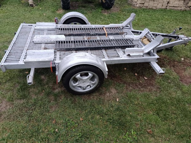 Motorszállító utánfutó, tréler, quad fűnyírótraktor szállító
