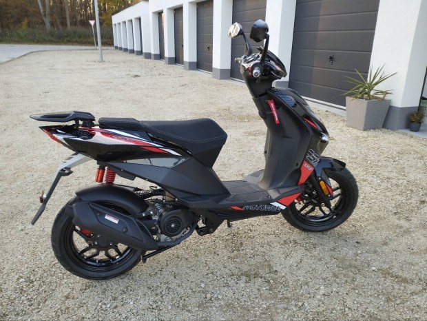 Motowell Crogen Sport 4t EFI robog 