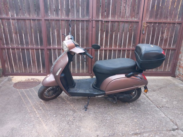 Motowell Elenor 4t robogó eladó