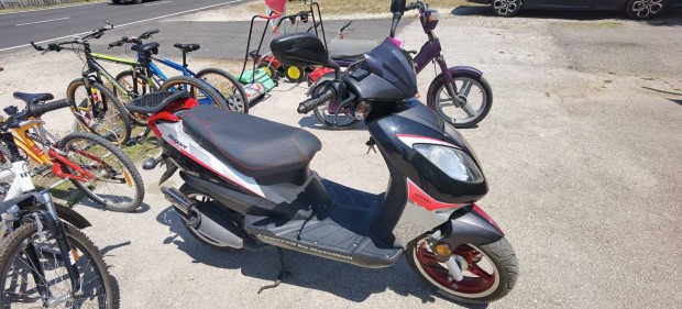 Motowell Magnet Sport robogó