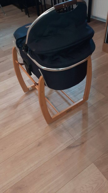 M�zeskos�r ringat� �llv�nnyal