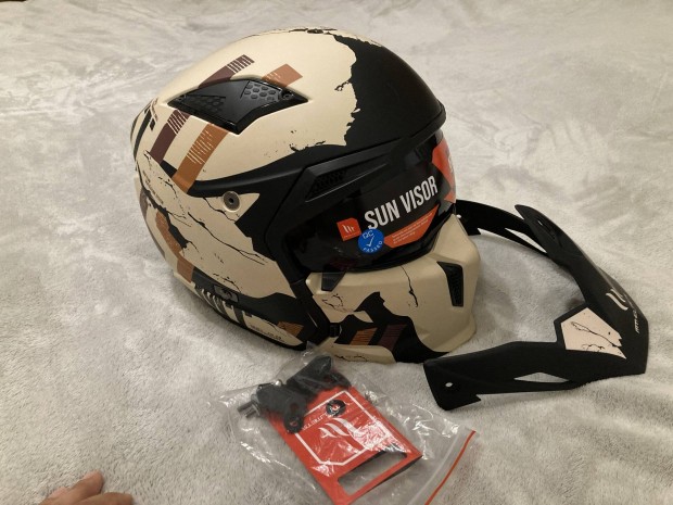 Mt Helmet Streetfighter Sv motoros bukosisak újszerű