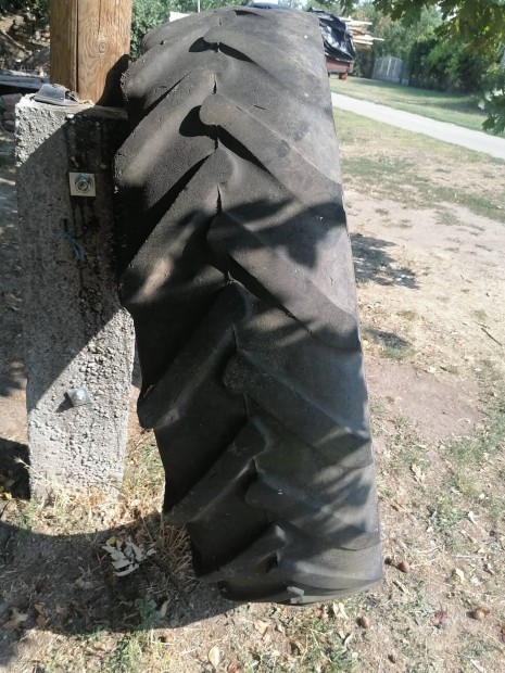 Mtz80 kerekek elad� 2elso �s 2hatso �j bels�vel  06205164132