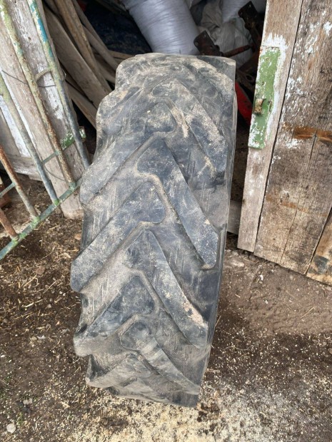 Mtz80hoz motorhoz győrőkés mtz50hez hidralika -szivágyú és gumi eladó