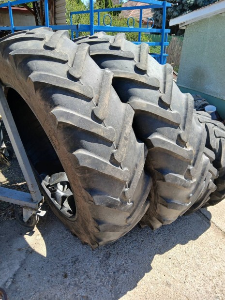 Mtz 15,5 r38, 11,2 r20 gumi Elad.