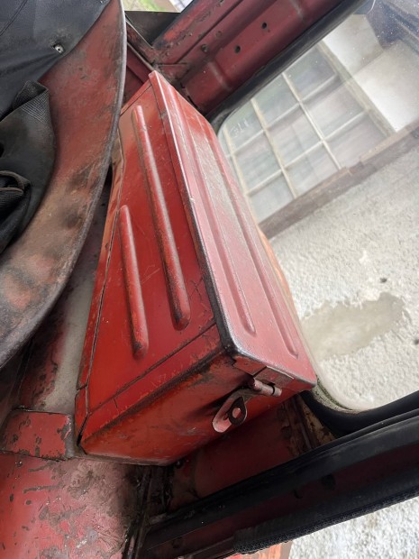 Mtz 50 szersz�mosl�da