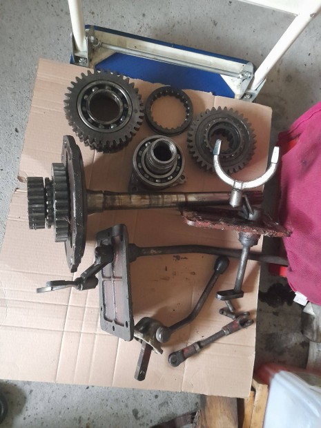 Mtz 80/82 ny�l-b�ka fokozat elad�