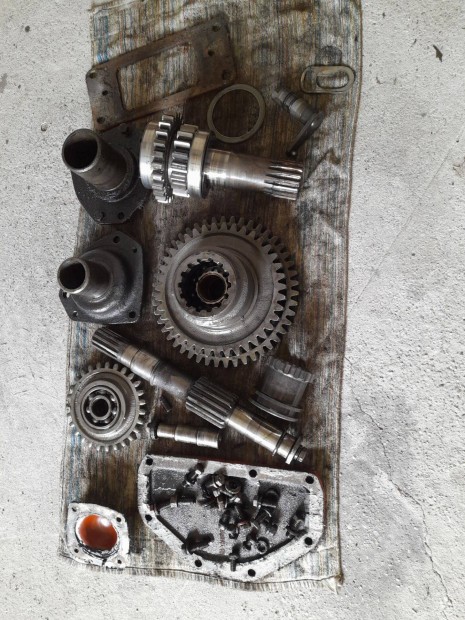 Mtz 80/82es kuplungh�z alkatr�sz elad�