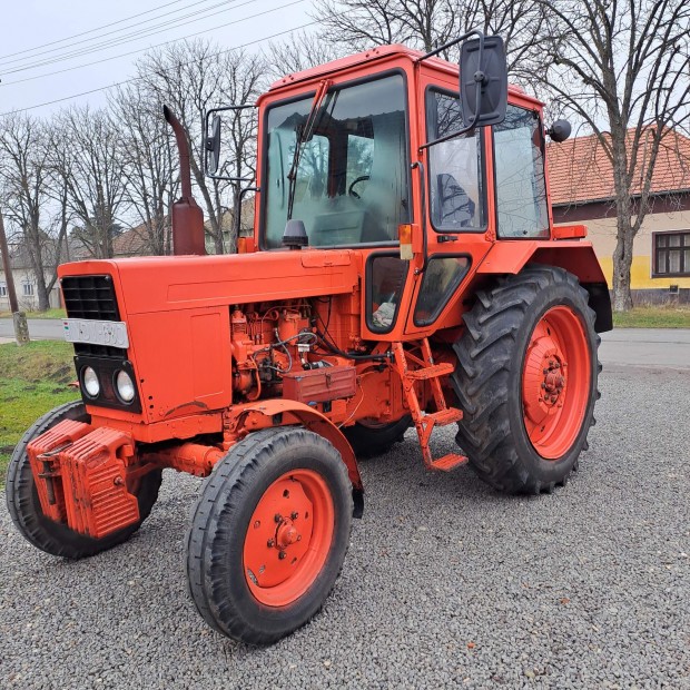 Mtz 80 Traktor rvnyes mszakival.