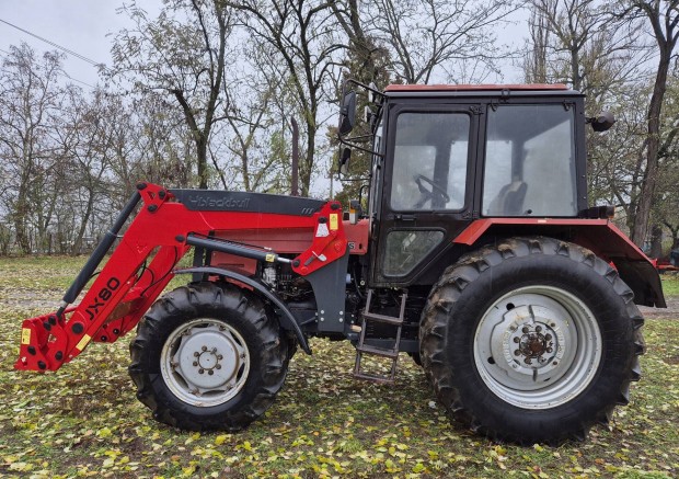 Mtz 820.2 traktor j Blackbull homlokrakod 