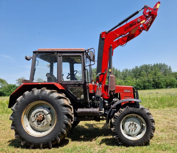 Mtz 820.2 traktor j Blackbull homlokrakod 