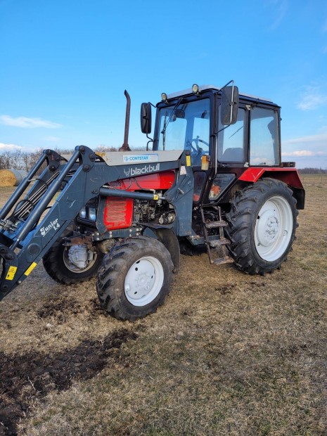 Mtz 820 traktor blackbull homlokrakodval 