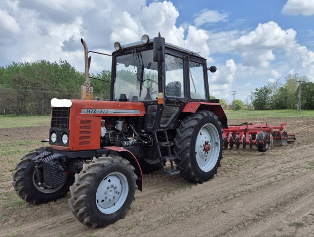 Mtz 82.1 klímás traktor új gumikkal