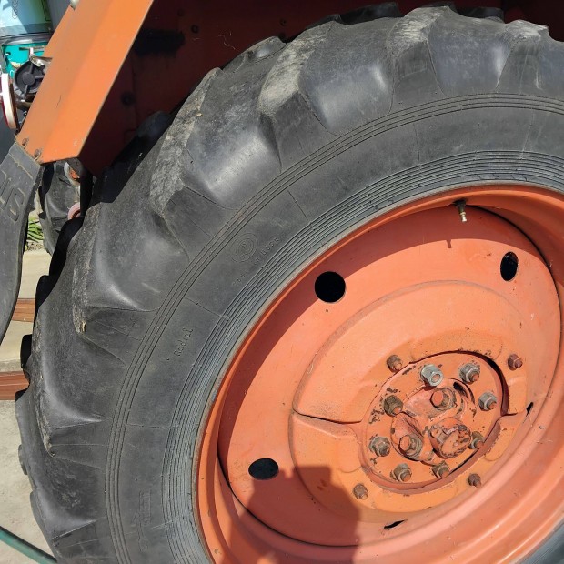 Mtz 82 hts gumi elad