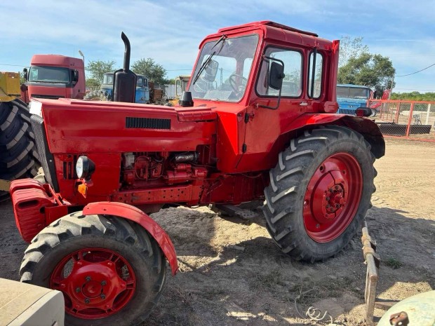 Mtz 82 kisflks Friss mszakival