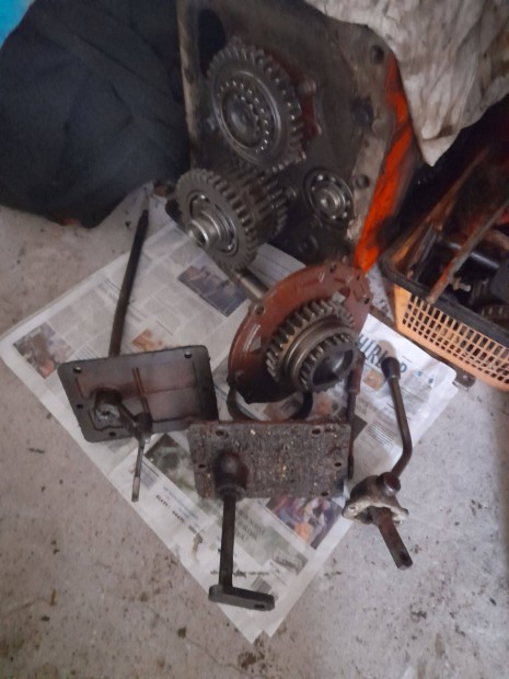 Mtz gy�ri 33kmh sebess�gszorz� v�lt�hoz elad�