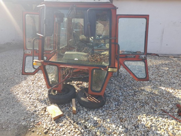 Mtz komplett vezetőfülke jó állaótban eladó Zala megye