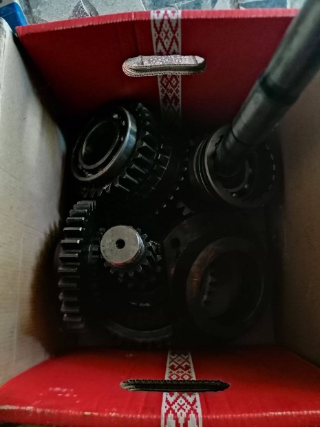 Mtz megmaradt alkatrészek, felező szett stb
