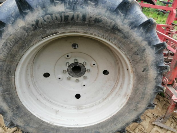 Mtz traktor gumi eladó