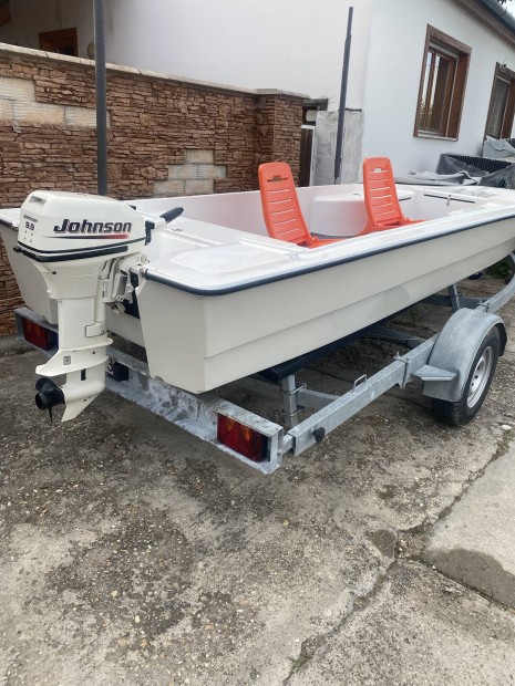 Manyag Csnak Motorral elad