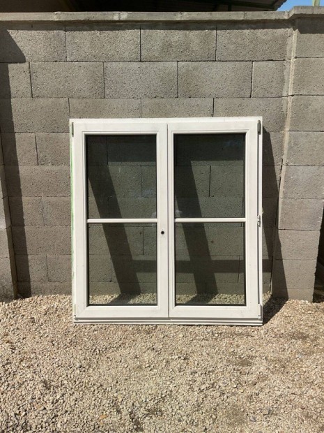 Manyag ablak 132x140 Nyl/buk-nyl (Dszoszts) 50db