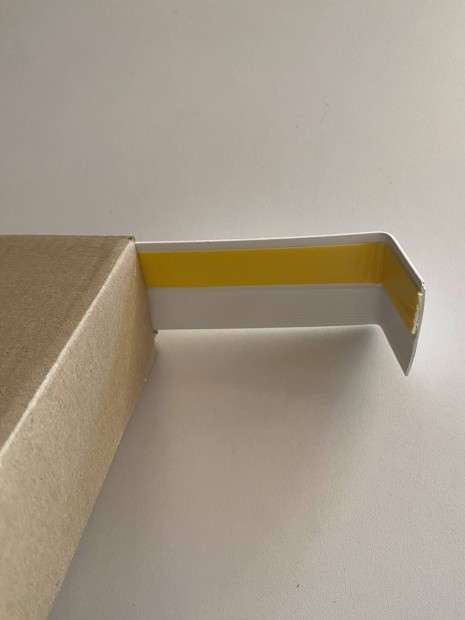 Műanyag ablak öntapadós törhető takaróléc 7cm