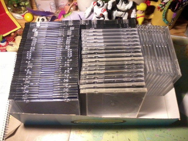 Műanyag cd DVD tokok vastagabb és vékonyabb
